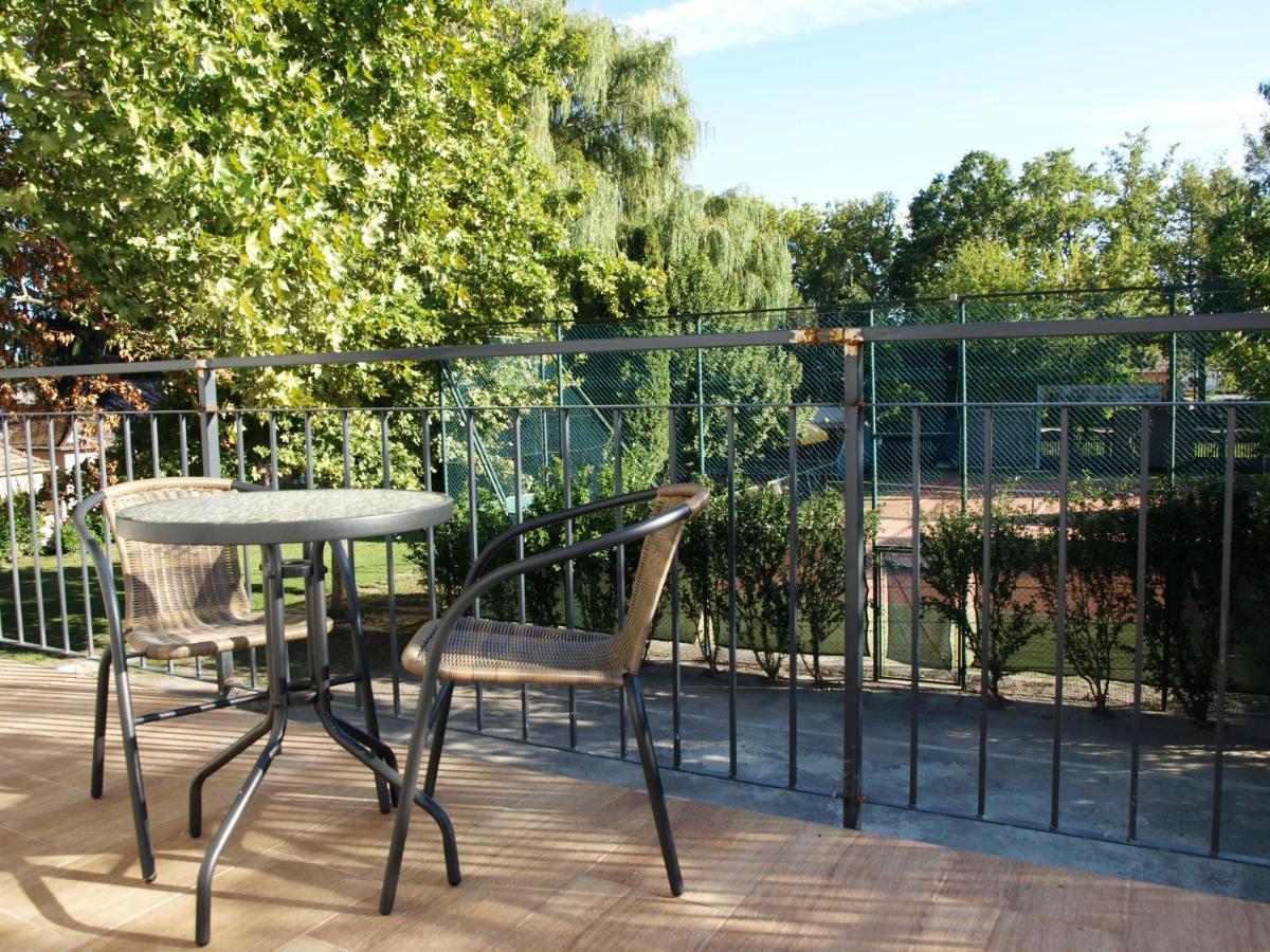 Garden Club Panzio Bed & Breakfast Balatonmariafurdo Luaran gambar