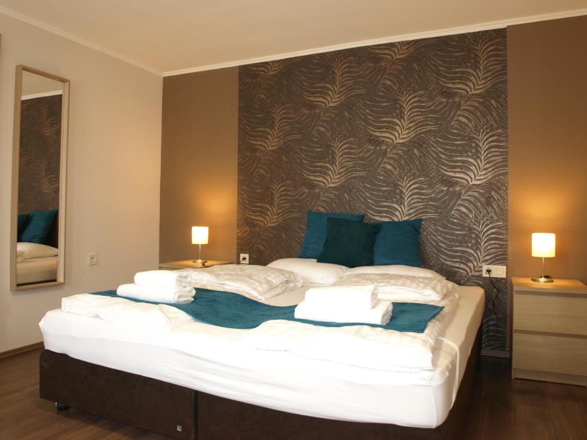 Garden Club Panzio Bed & Breakfast Balatonmariafurdo Luaran gambar