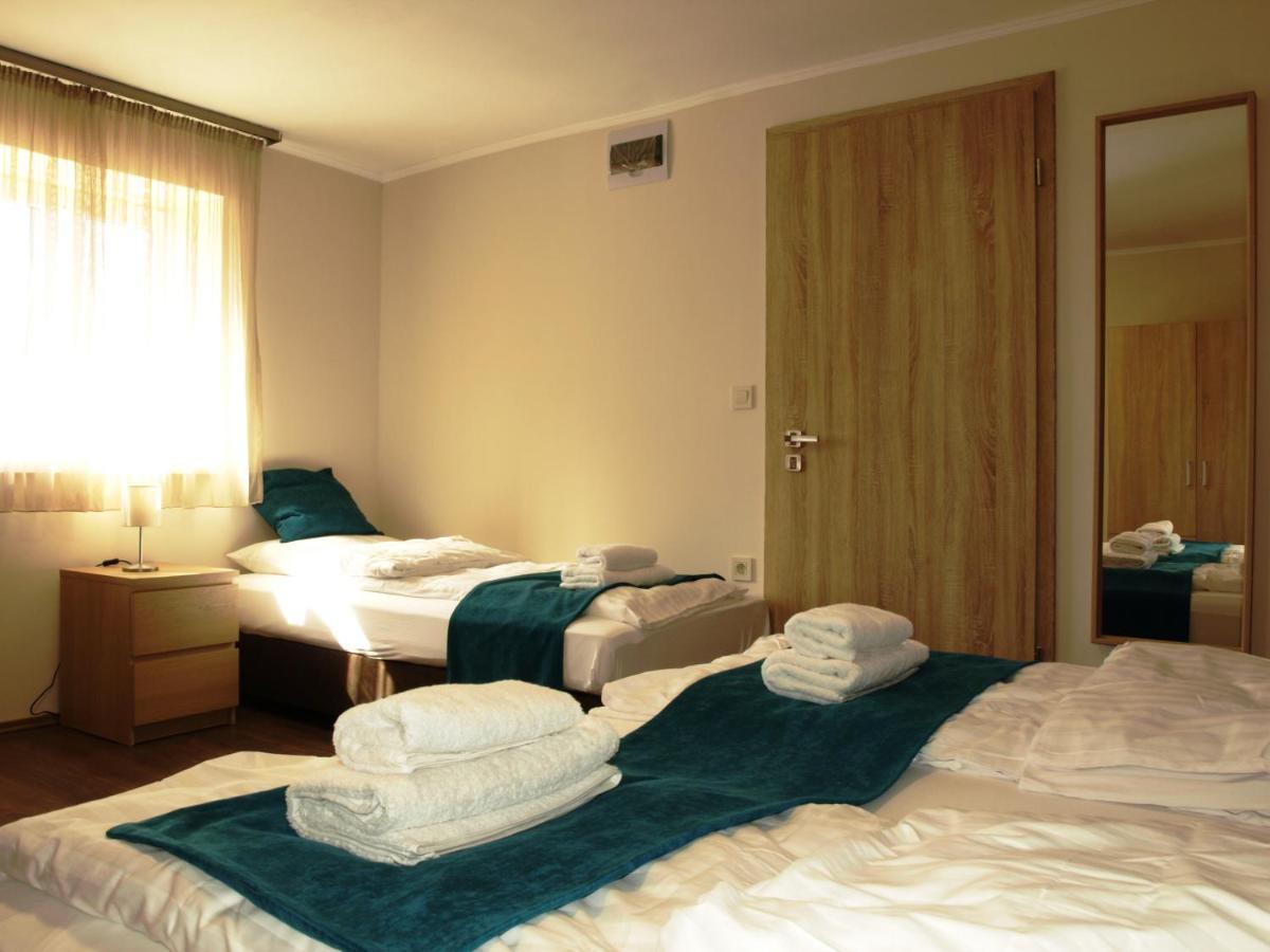 Garden Club Panzio Bed & Breakfast Balatonmariafurdo Luaran gambar