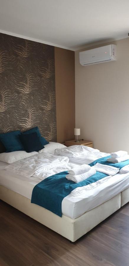 Garden Club Panzio Bed & Breakfast Balatonmariafurdo Luaran gambar