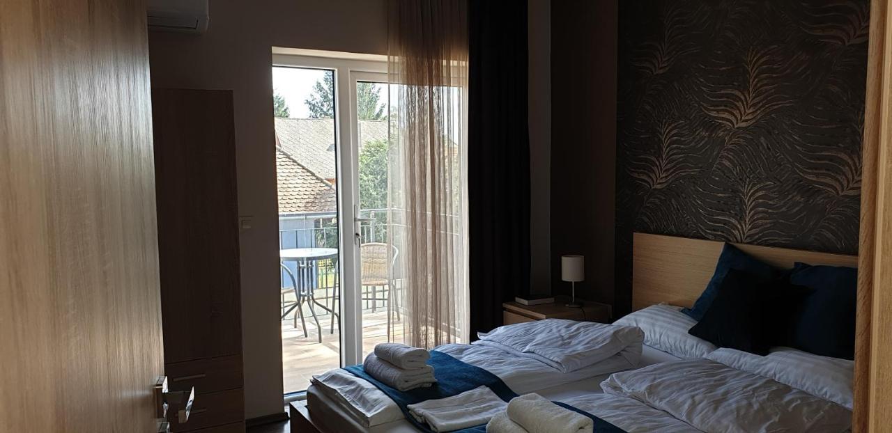 Garden Club Panzio Bed & Breakfast Balatonmariafurdo Luaran gambar