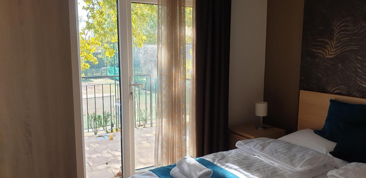Garden Club Panzio Bed & Breakfast Balatonmariafurdo Luaran gambar