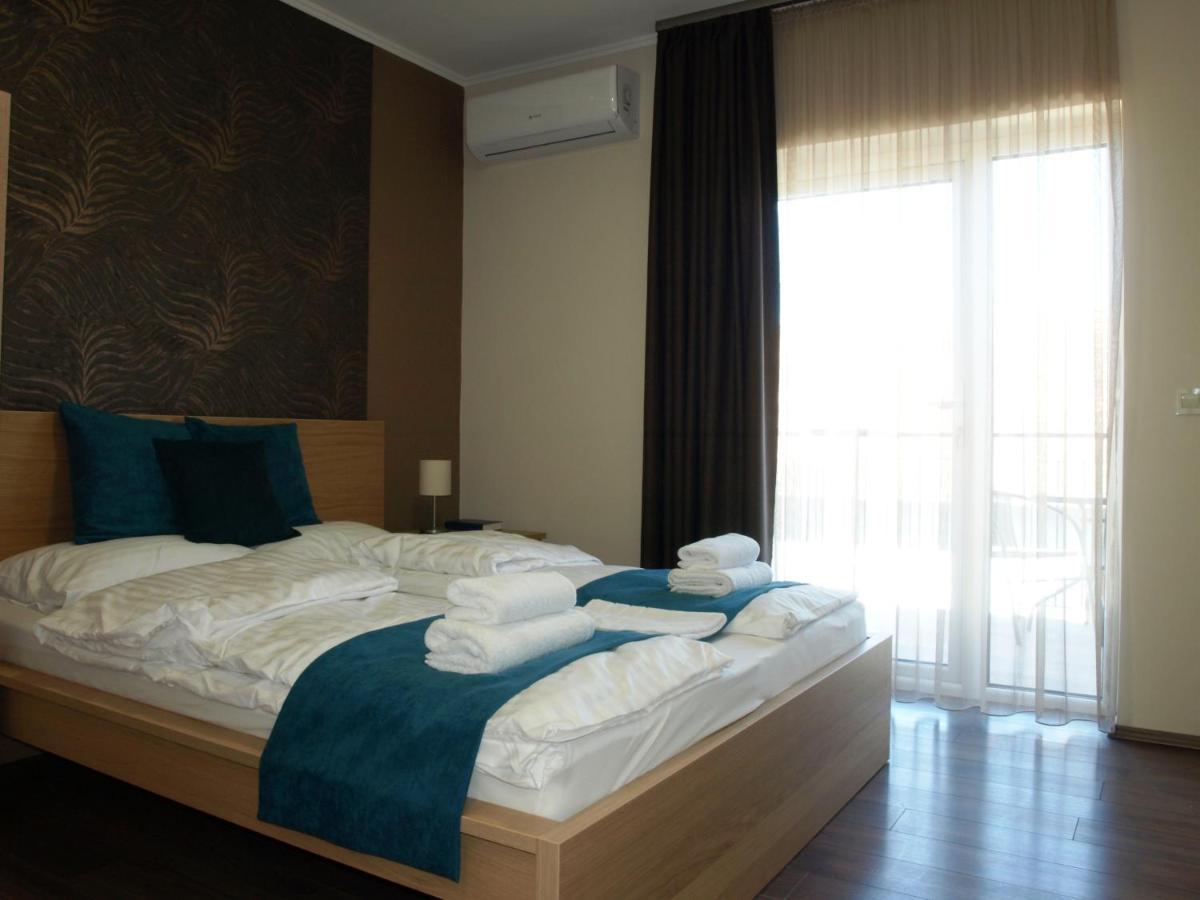 Garden Club Panzio Bed & Breakfast Balatonmariafurdo Luaran gambar