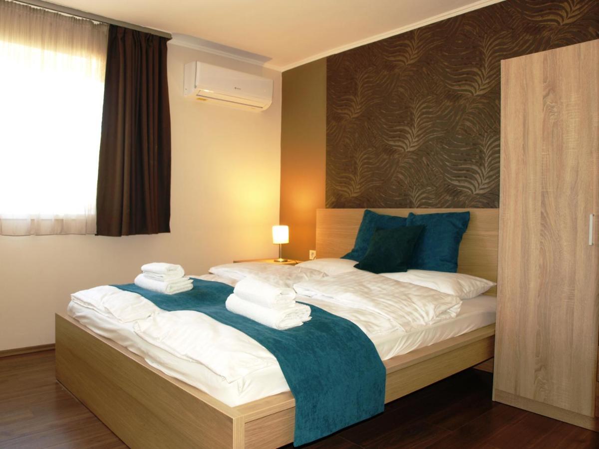 Garden Club Panzio Bed & Breakfast Balatonmariafurdo Luaran gambar