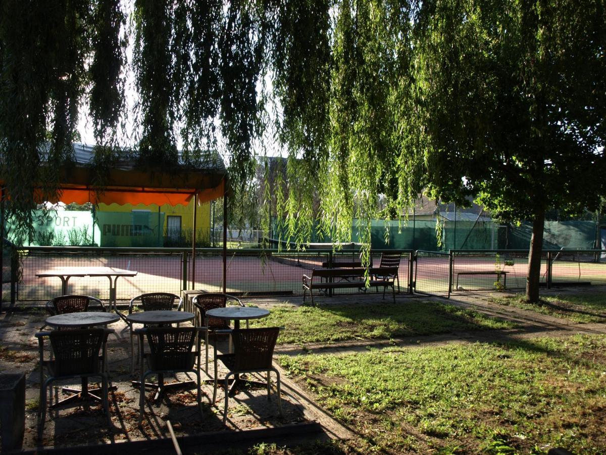 Garden Club Panzio Bed & Breakfast Balatonmariafurdo Luaran gambar
