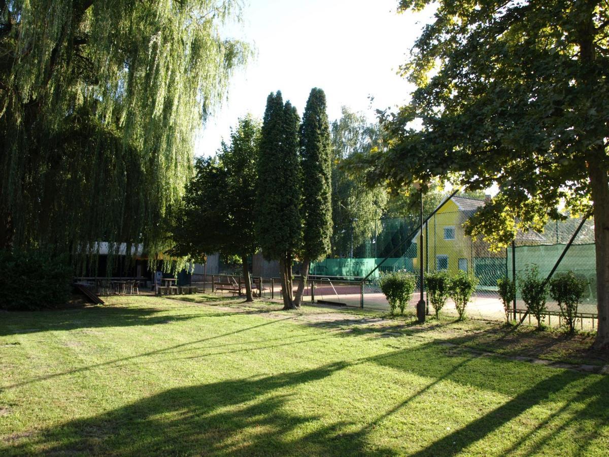 Garden Club Panzio Bed & Breakfast Balatonmariafurdo Luaran gambar