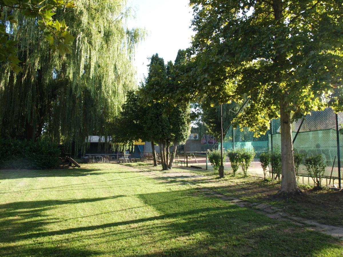 Garden Club Panzio Bed & Breakfast Balatonmariafurdo Luaran gambar