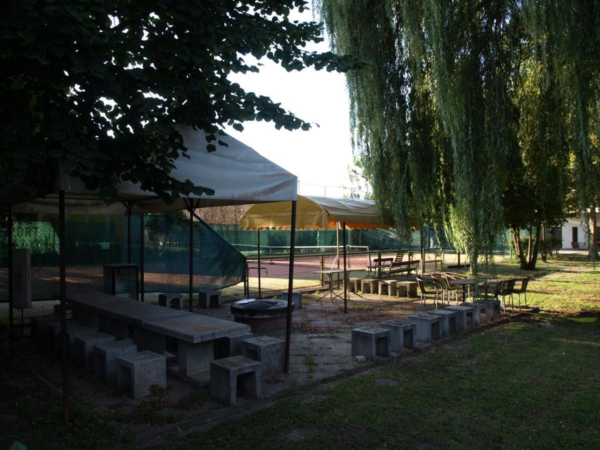 Garden Club Panzio Bed & Breakfast Balatonmariafurdo Luaran gambar