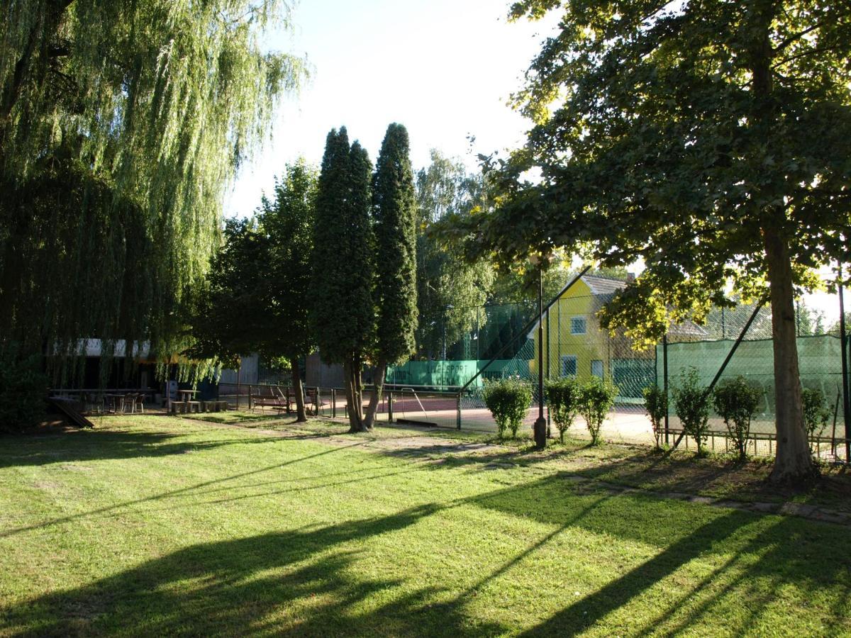 Garden Club Panzio Bed & Breakfast Balatonmariafurdo Luaran gambar