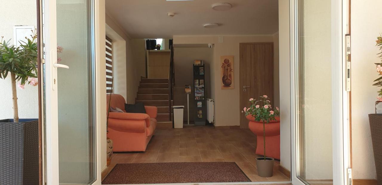 Garden Club Panzio Bed & Breakfast Balatonmariafurdo Luaran gambar