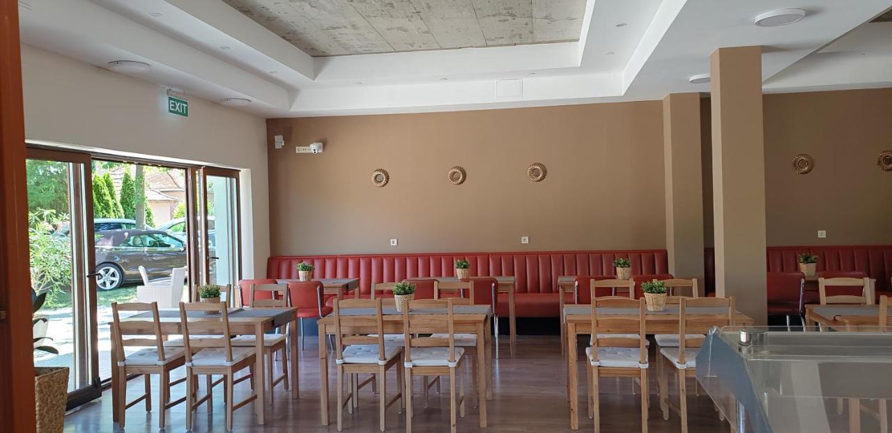 Garden Club Panzio Bed & Breakfast Balatonmariafurdo Luaran gambar