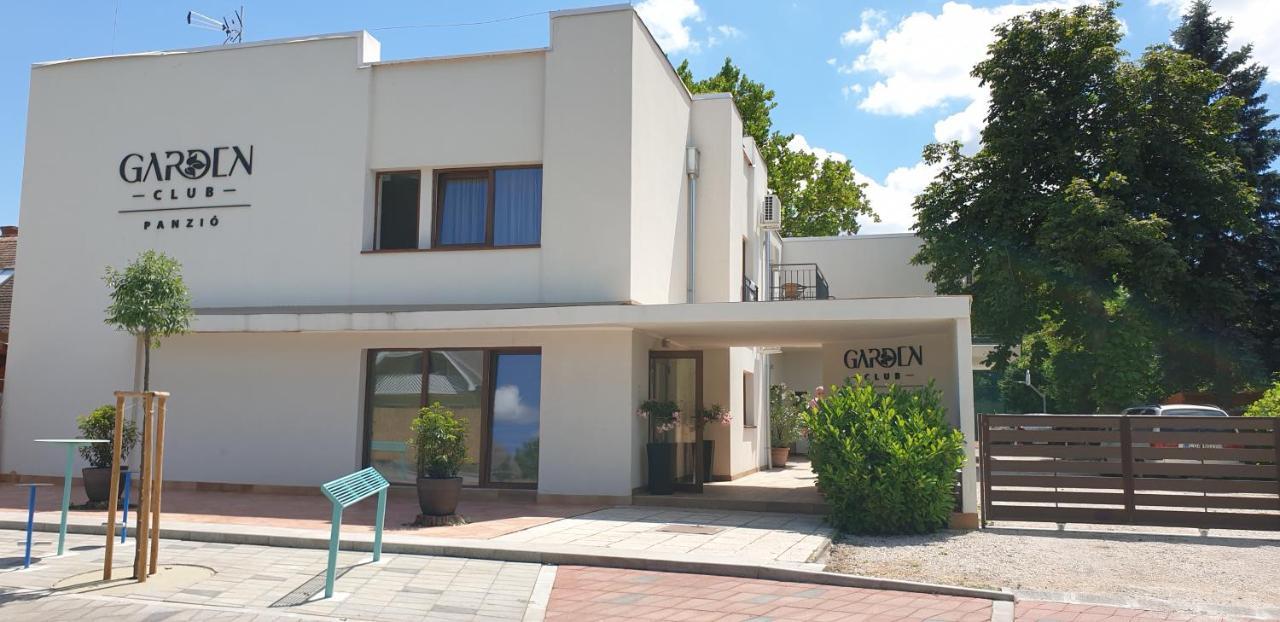 Garden Club Panzio Bed & Breakfast Balatonmariafurdo Luaran gambar