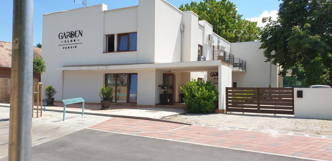 Garden Club Panzio Bed & Breakfast Balatonmariafurdo Luaran gambar