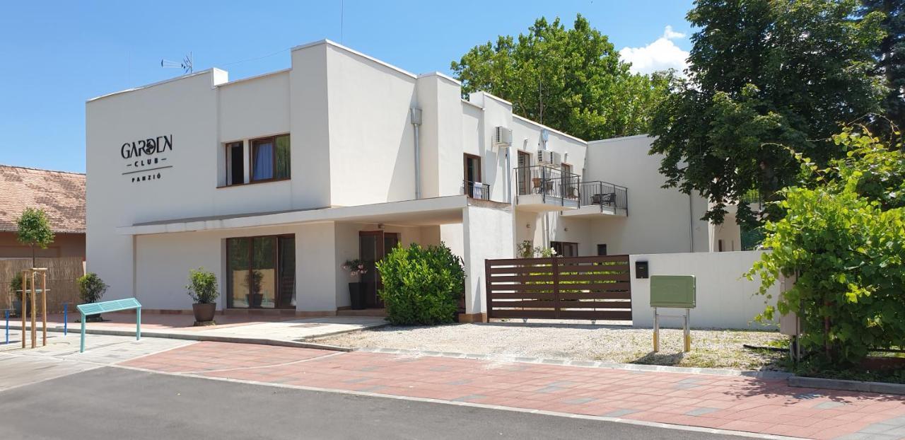 Garden Club Panzio Bed & Breakfast Balatonmariafurdo Luaran gambar