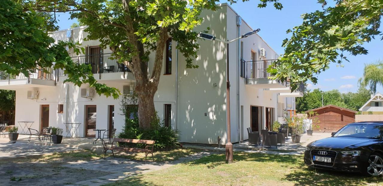 Garden Club Panzio Bed & Breakfast Balatonmariafurdo Luaran gambar