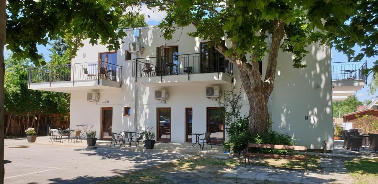 Garden Club Panzio Bed & Breakfast Balatonmariafurdo Luaran gambar